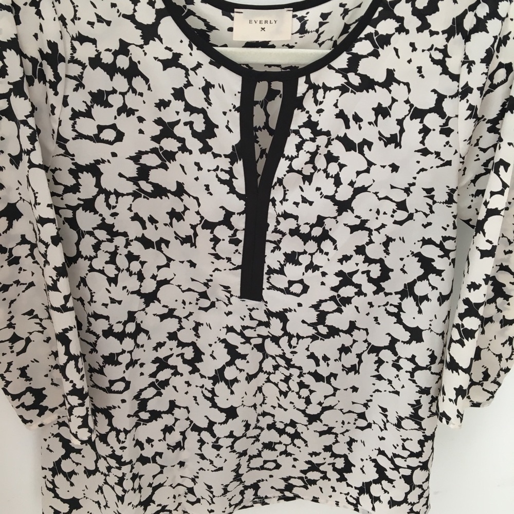 Everly Abstract Pattern Blouse, Small - Picture 5 of 10